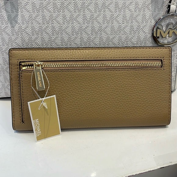 Michael Kors Reed Large Bifold Pebbled Leather Snap Wallet Card Case 
Camel 
NWT - Picture 4 of 16